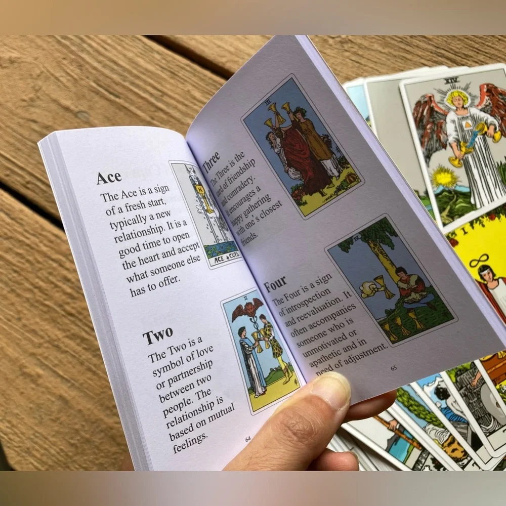 Tarot deck- opened - Picture 4 of 6